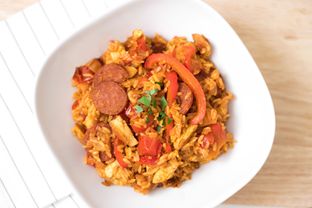 Hähnchen-Jambalaya mit Tomaten und Chorizo Hähnchen-Jambalaya mit Tomaten und Chorizo