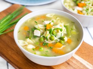 Hähnchen-Nudel-Suppe Hähnchen-Nudel-Suppe