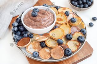 Pancake-Cereal mit Joghurt