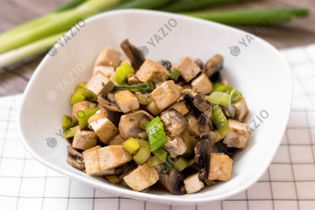 Tofu de cogumelo e alho-poró