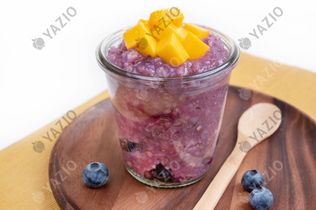 Blueberry Porridge with Sweet Mango