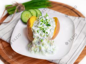 Pommes de terre à l'eau et yaourt aux herbes