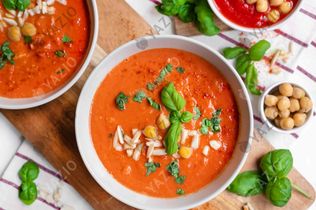 Paprika-Suppe mit Kichererbsen