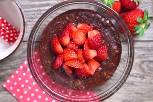 Porridge vegan chocolat fraise